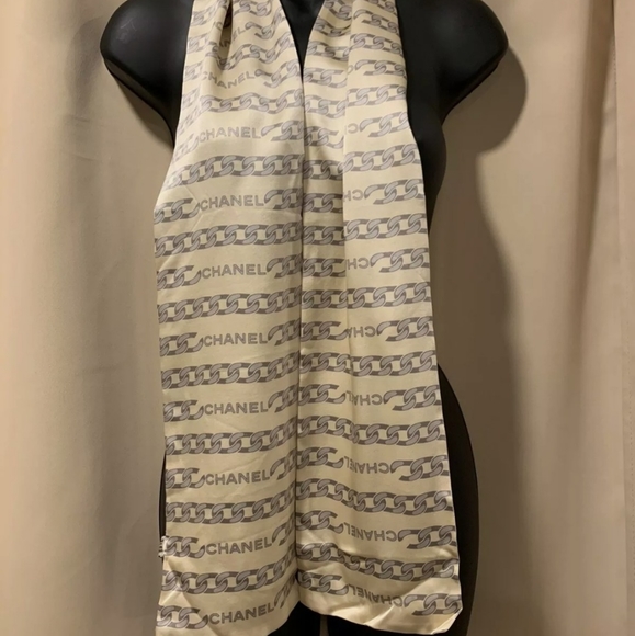 AUTHENTIC GOLD CHANEL VINTAGE SILK SCARF - Picture 7 of 8
